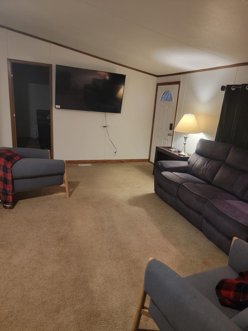 65 inch TV reclining couch.
Free wifi, free streaming networks netflix.H b o max