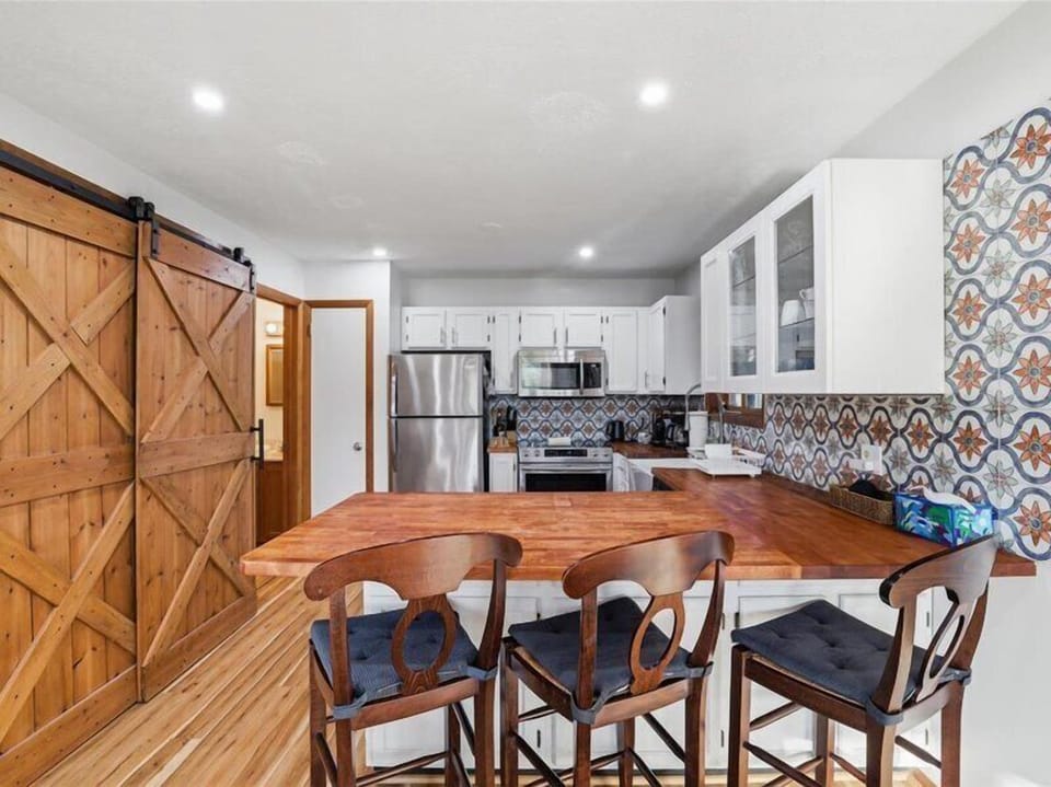 Fully Stocked Kitchen and italian tile