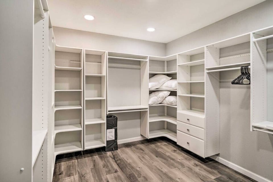 Walk in closet