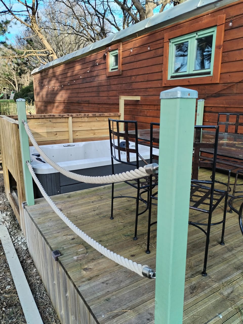 Outdoor spa tub