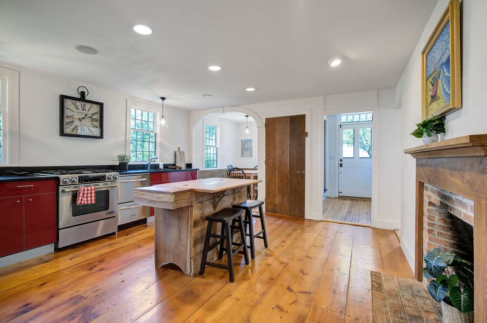 Open-Concept Kitchen and Dining Area