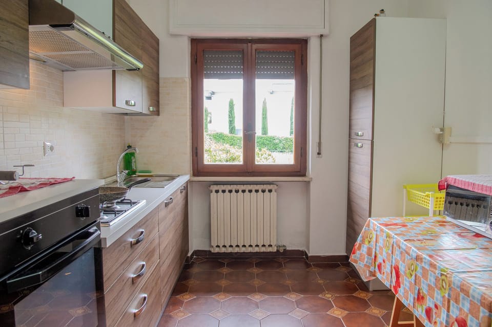 House, Patio | Private kitchen | Electric kettle