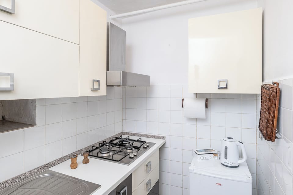 House | Private kitchen | Full-size fridge, oven, stovetop, coffee/tea maker