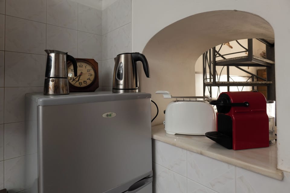 House | Private kitchen | Full-size fridge, oven, stovetop, coffee/tea maker