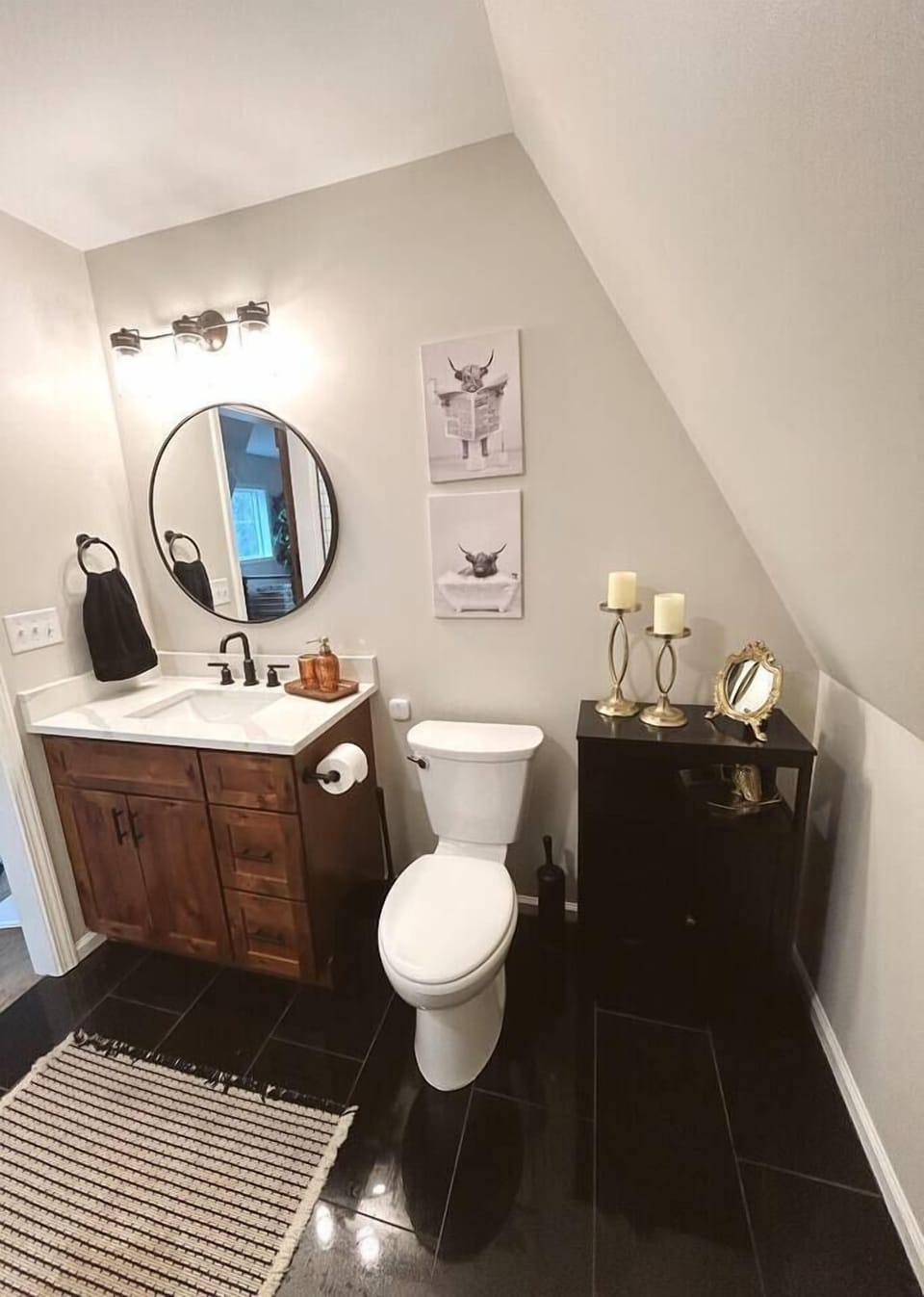Upstairs Bathroom 