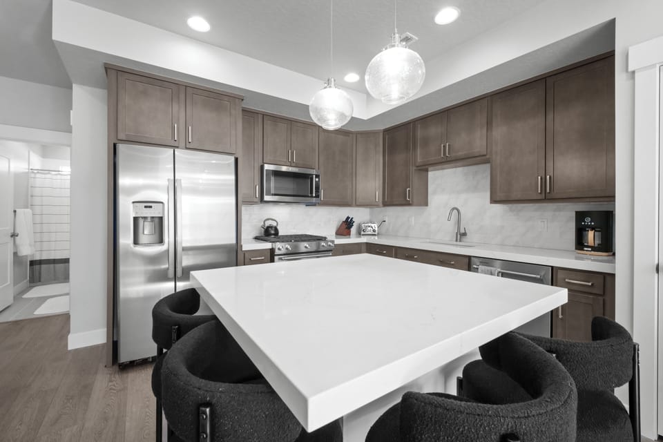 Chef's kitchen with high-end appliances to prepare all of your snacks and meals