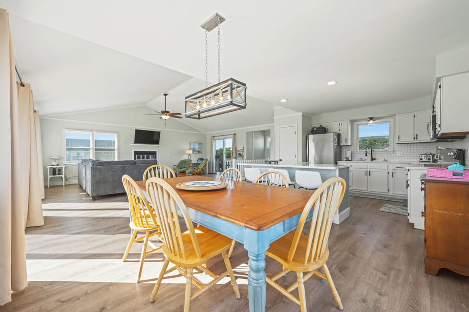 Dining Area - Top Level