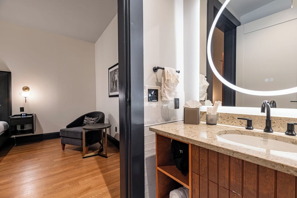 Bedroom 1 - En-suite bathroom