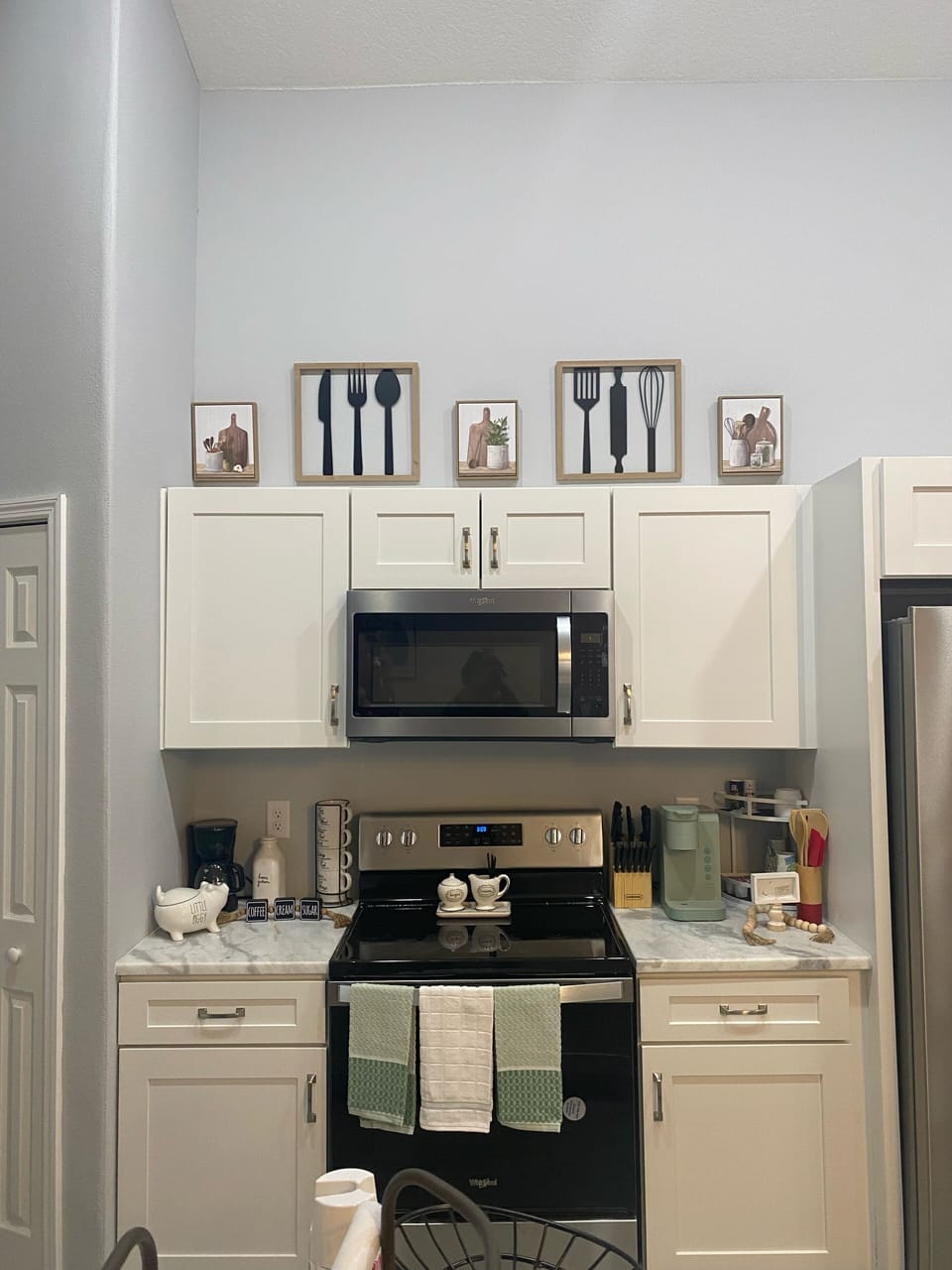 Kitchen & coffee nook