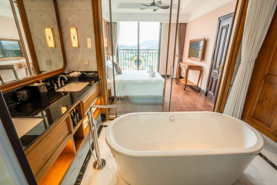 Business Studio Suite, 1 Bedroom, Lake View | Bathroom | Designer toiletries, hair dryer, bathrobes, slippers
