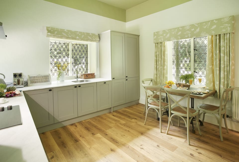 Ground floor : Well-equipped kitchen with seating for four guests