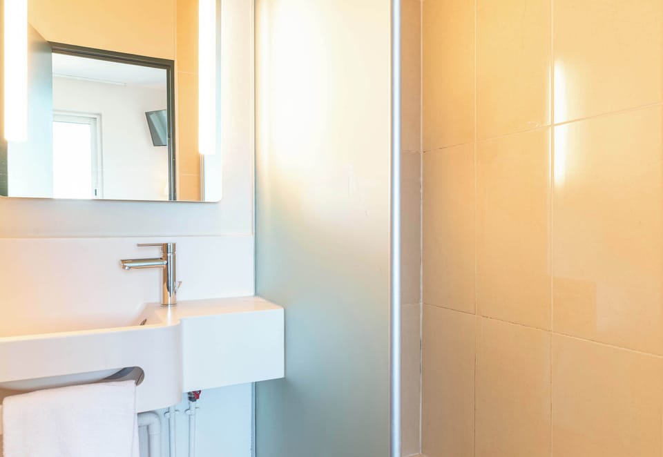 Shower, towels, soap, shampoo