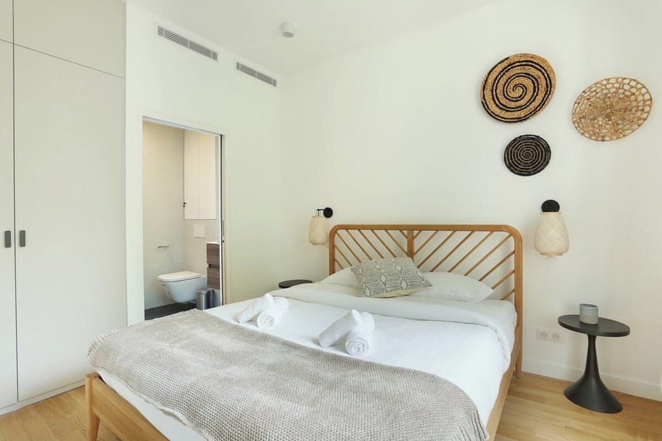 Apartment | Laptop workspace, iron/ironing board, bed sheets