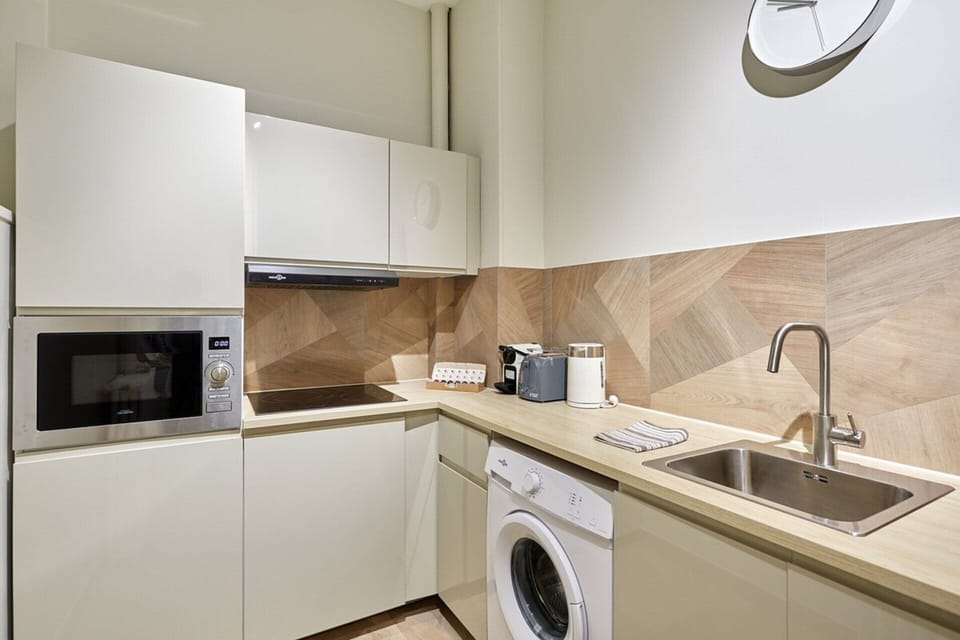Apartment | Private kitchen | Coffee/tea maker, fridge, microwave, stovetop