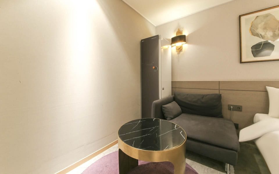 Superior Double Room, Non Smoking, Partial Lake View | Desk, laptop workspace, WiFi (free), individually decorated