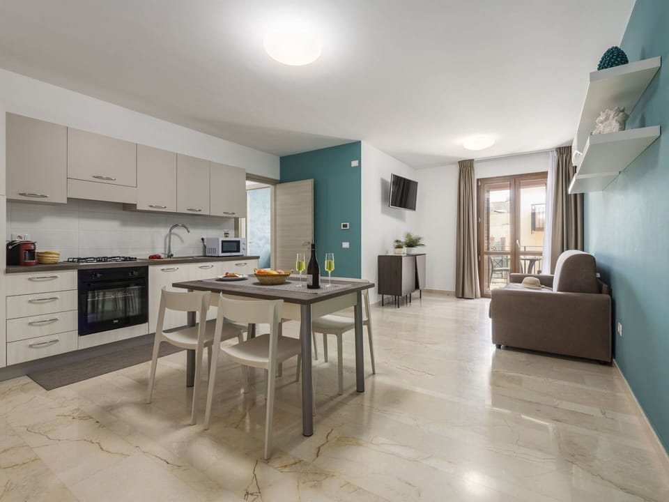 Flooring, Floor, Interior Design, Ceiling, Furniture, Apartment, Room, Chair, Wood Flooring, Kitchen & Dining Room Table