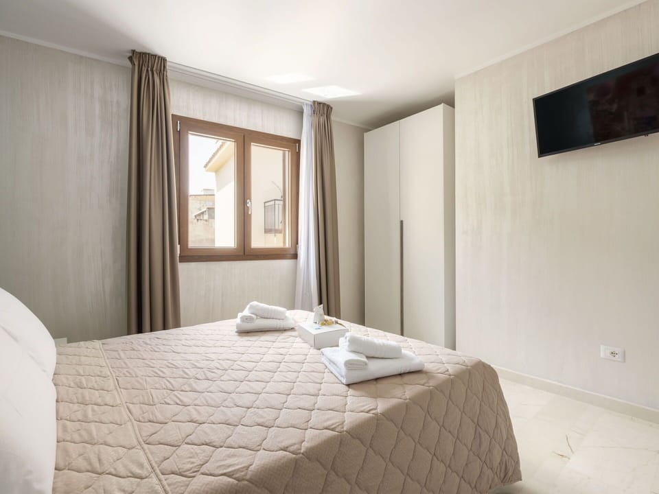 Wood, Interior Design, Flooring, Floor, Bedroom, Room, Home, Bed, Ceiling, Linens