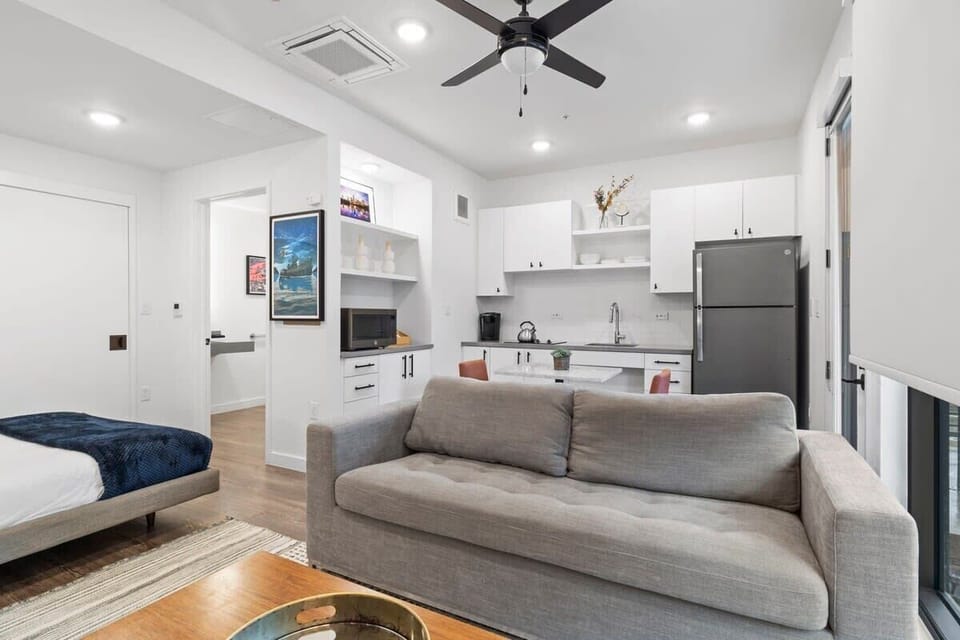 Enjoy our cozy studio in downtown Austin!