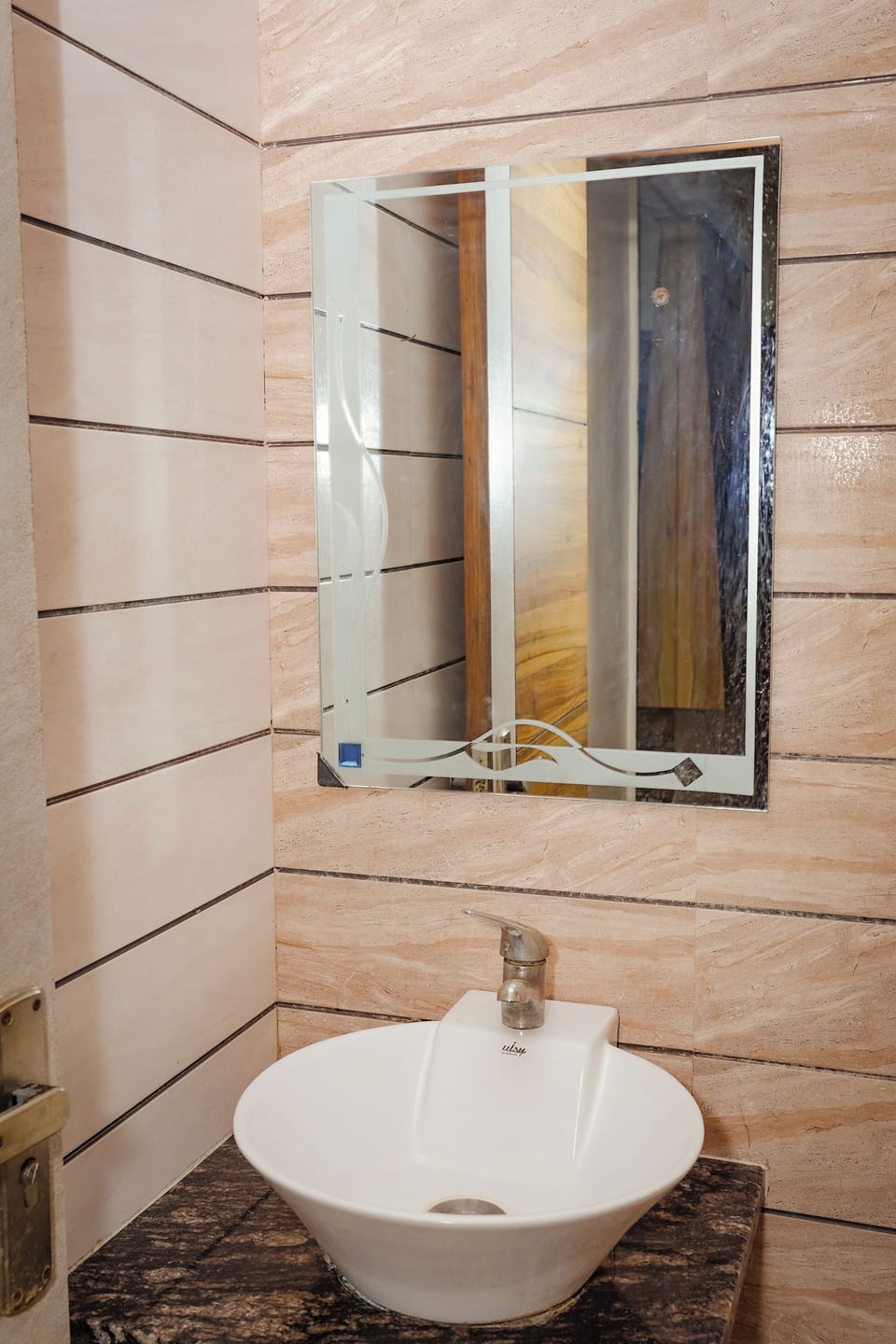 Classic Double Room | Bathroom | Slippers, towels, soap, toilet paper