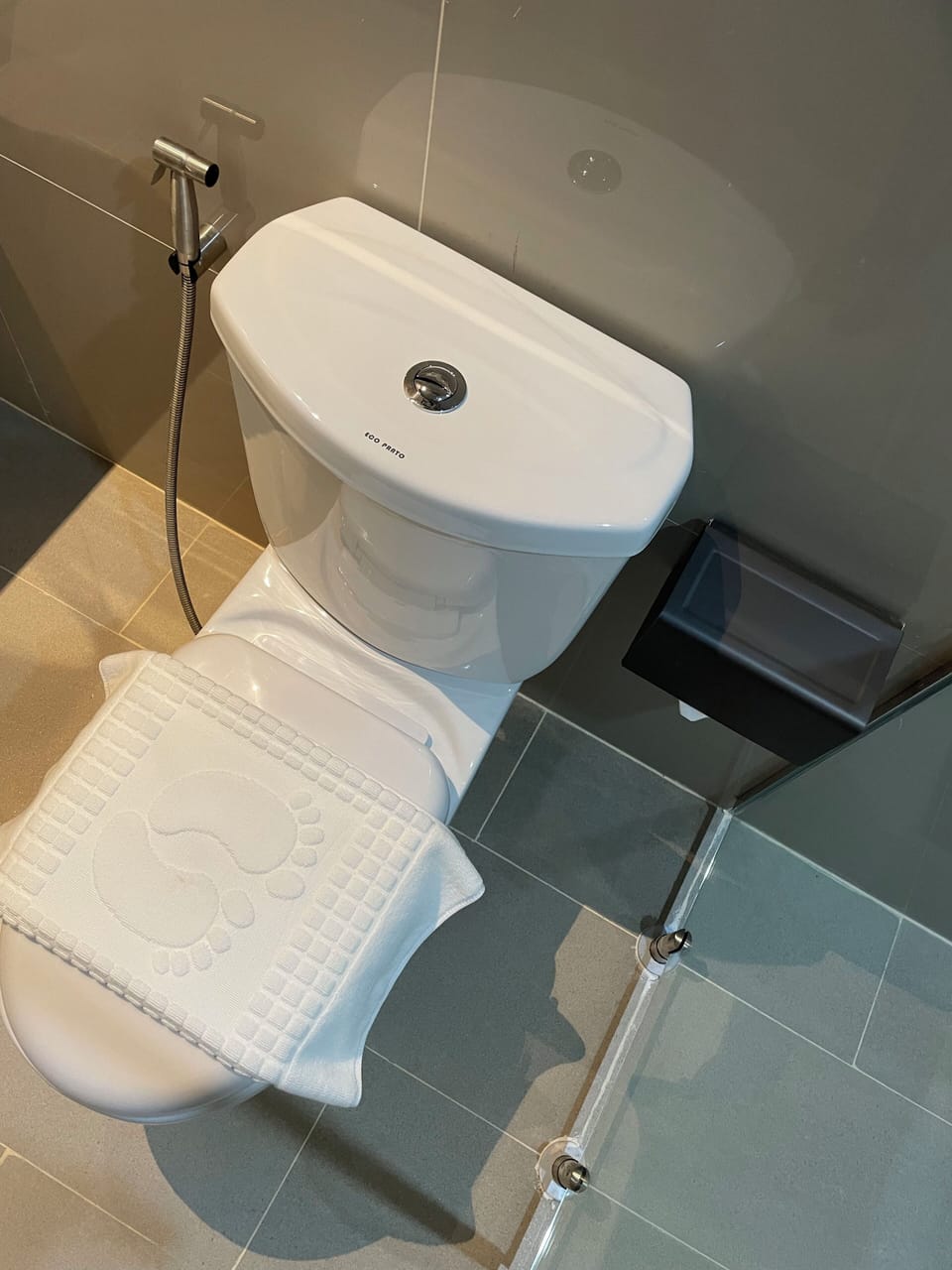Free toiletries, hair dryer, slippers, bidet