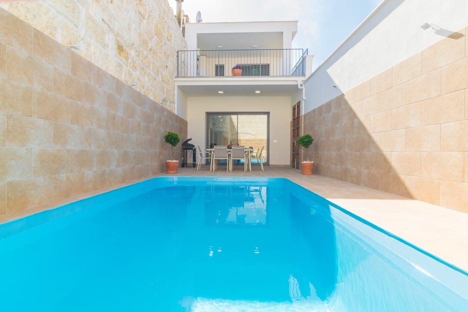 Holiday Home Swimming Pool