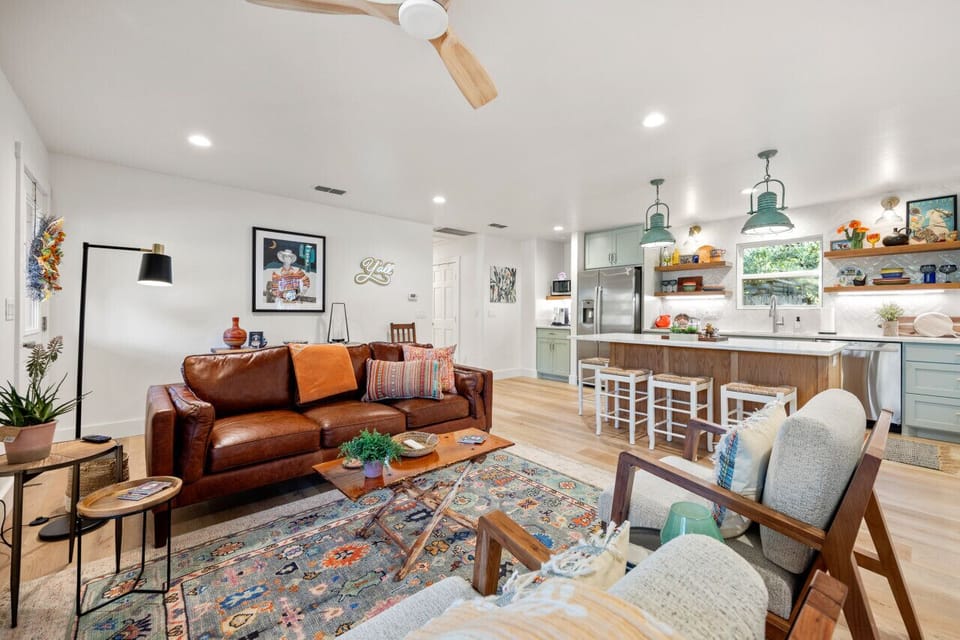 Kitchen & Living