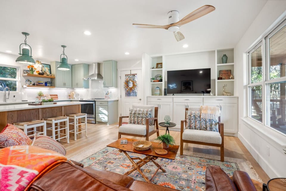 Kitchen & Living