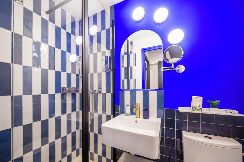 Studio | Bathroom