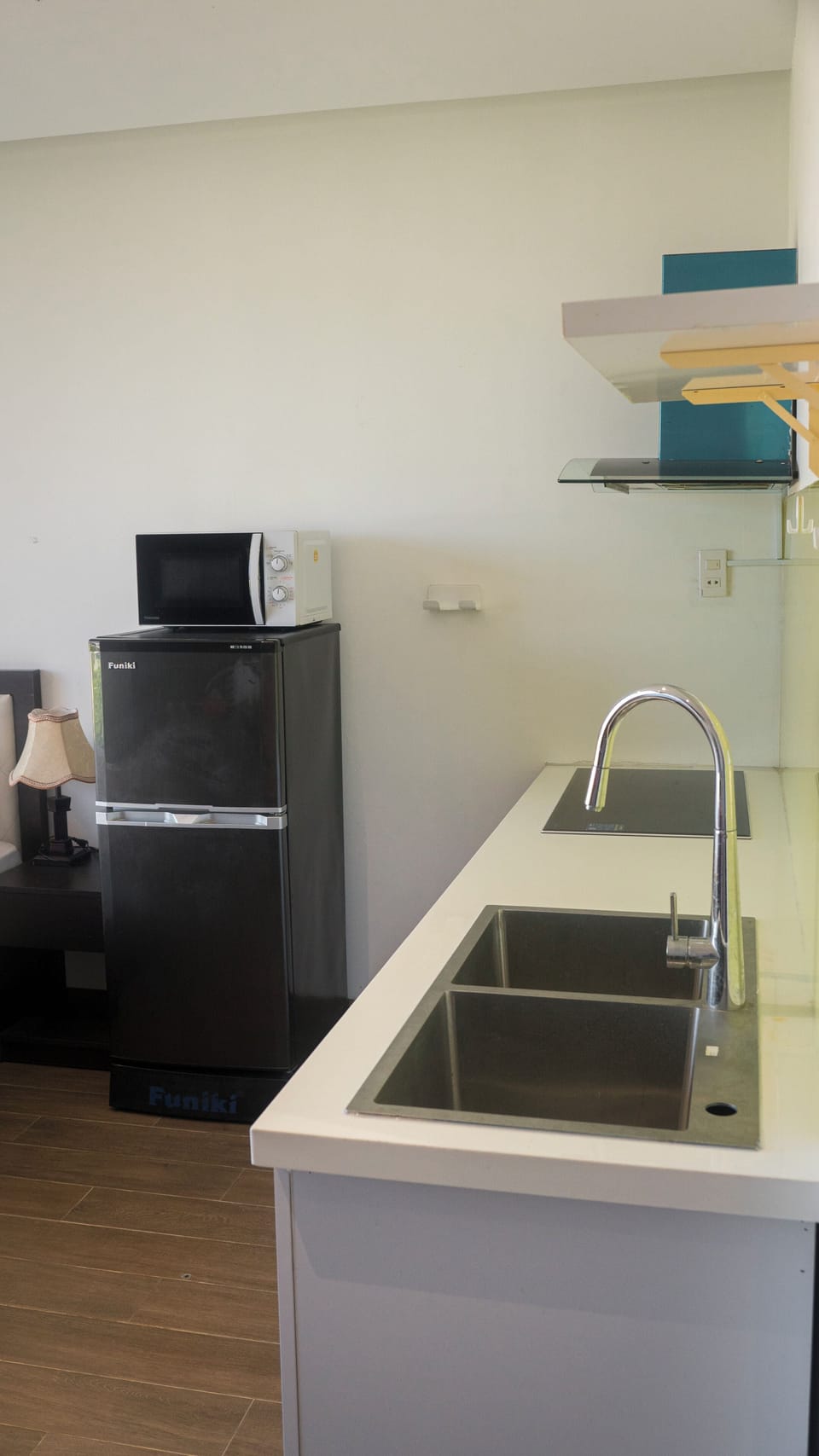 Deluxe Studio, Kitchenette | Private kitchen | Fridge, paper towels