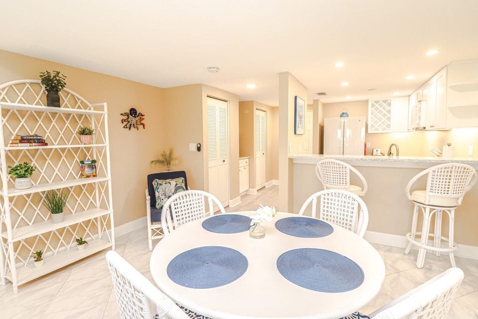 St. Augustine Beach Rentals Dining Room