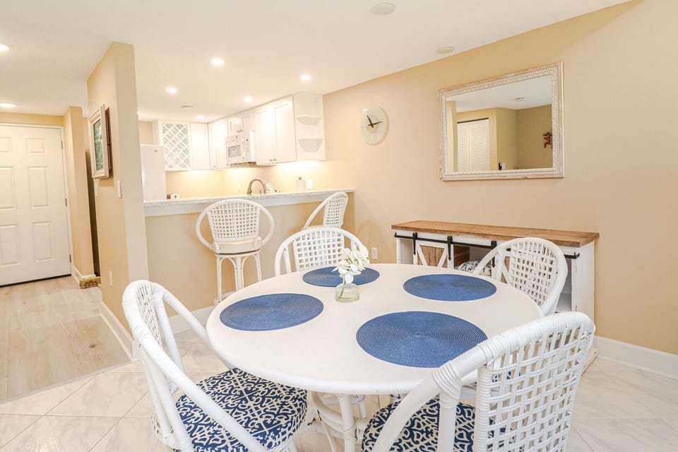St. Augustine Beach Rentals Dining Room