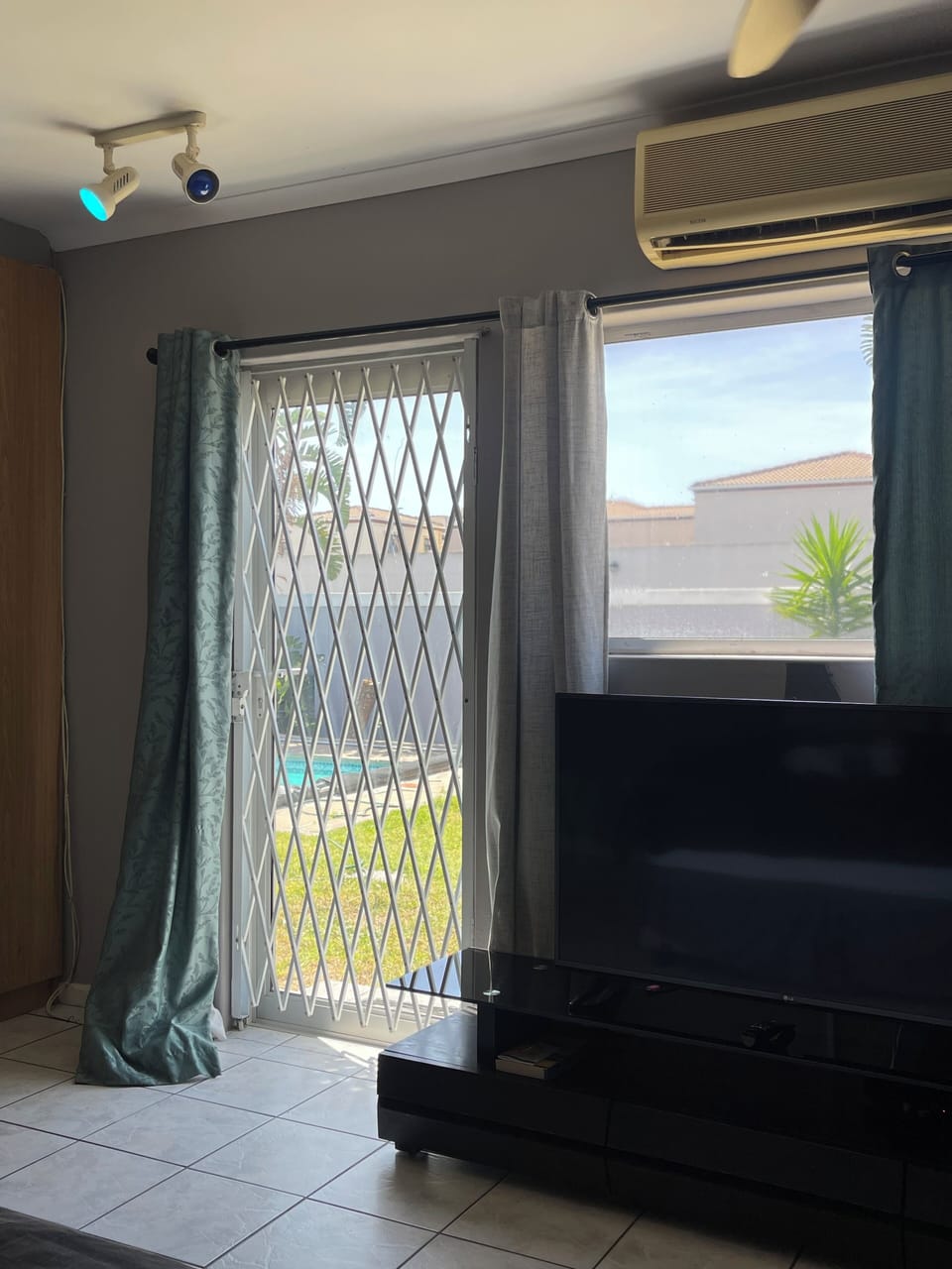 Comfort Room, 1 Queen Bed, Pool View | Free WiFi, wheelchair access