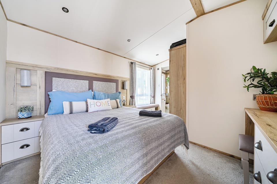 Seaview,sleeps 4to6,pet Friendly, Parking Chalet in Purbeck District