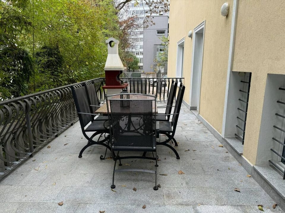 Outside area with grill