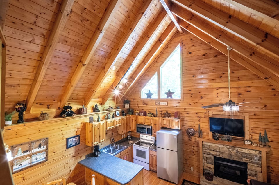Charming Kitchenette: Enjoy stunning views and rustic decor in this delightful space!