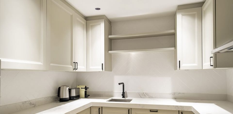 Apartment, City View | Private kitchen | Electric kettle, toaster