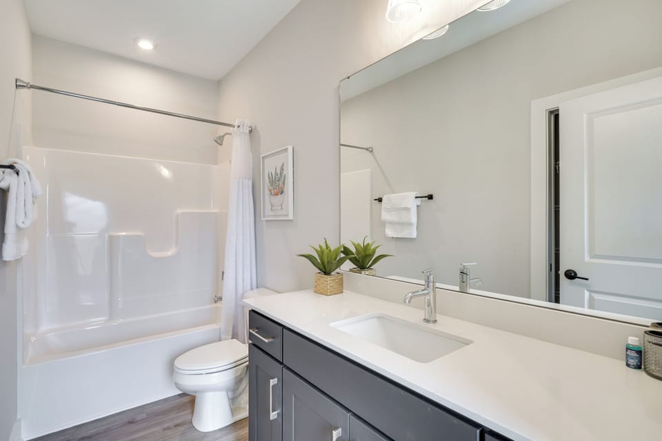 2 Mi to Duke & 3 Mi to Downtown: Durham Townhome Apartment in Durham