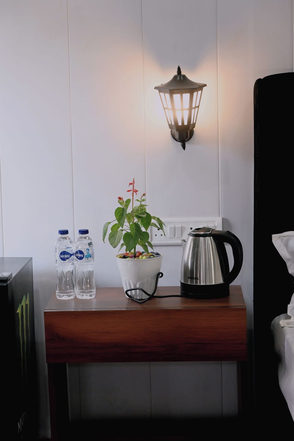 Igloo Cottage | Desk, free WiFi