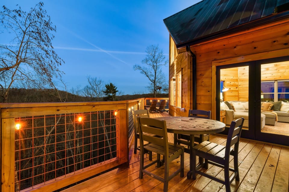 Gather around the outdoor table to dine or a game of cards!