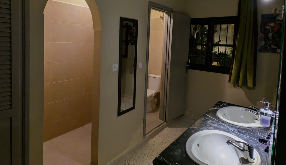 Comfort Chalet, Private Bathroom, Garden View | Bathroom | Shower, free toiletries, towels, soap