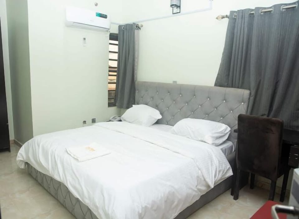 Comfort Room, Balcony, City View | Desk, laptop workspace, free WiFi