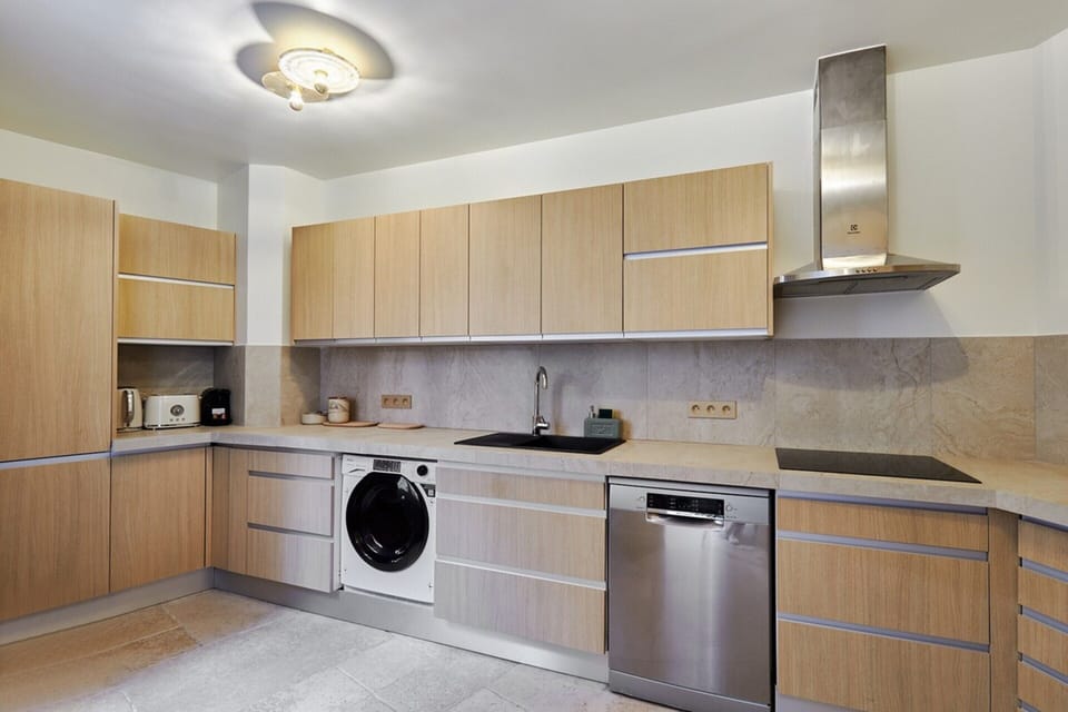 Apartment | Private kitchen | Cleaning supplies