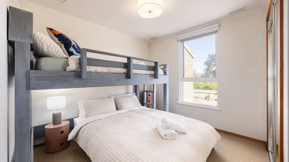 Bedroom with Queen bed and single bed on top perfect for kids 