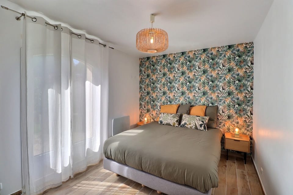 Classic Double Room | Iron/ironing board, free cribs/infant beds, free WiFi, bed sheets