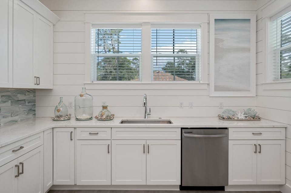 Plenty of kitchen space for a full spread of delicious meals to be served!