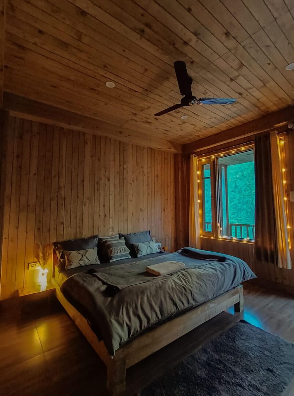 Deluxe Double Room, Balcony, Mountain View | Individually decorated, individually furnished, free WiFi, bed sheets