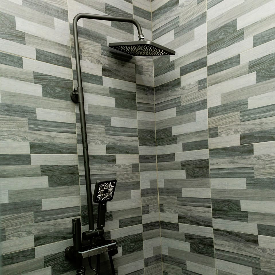 Economy Single Room, Private Bathroom, City View | Bathroom | Shower, rainfall showerhead, free toiletries, slippers