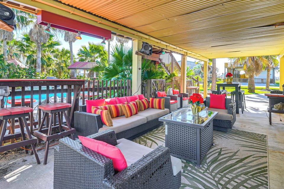 Covered Patio | Wet Bar | Grill | Outdoor Dining Areas | Inflatable Hot Tub