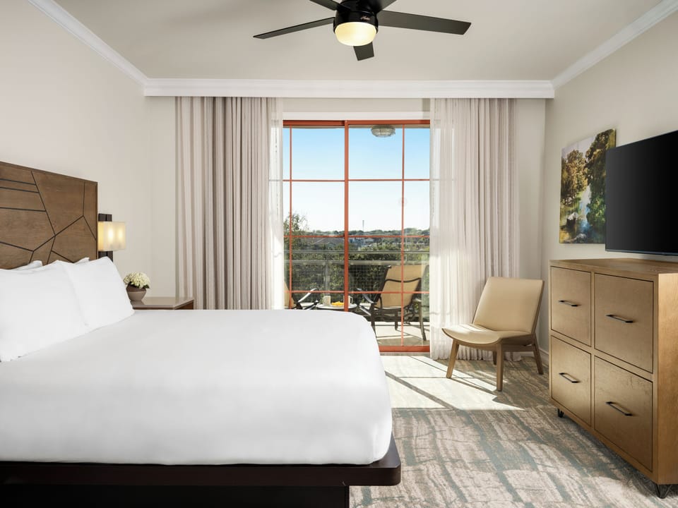 Premium bedding, pillowtop beds, in-room safe, desk