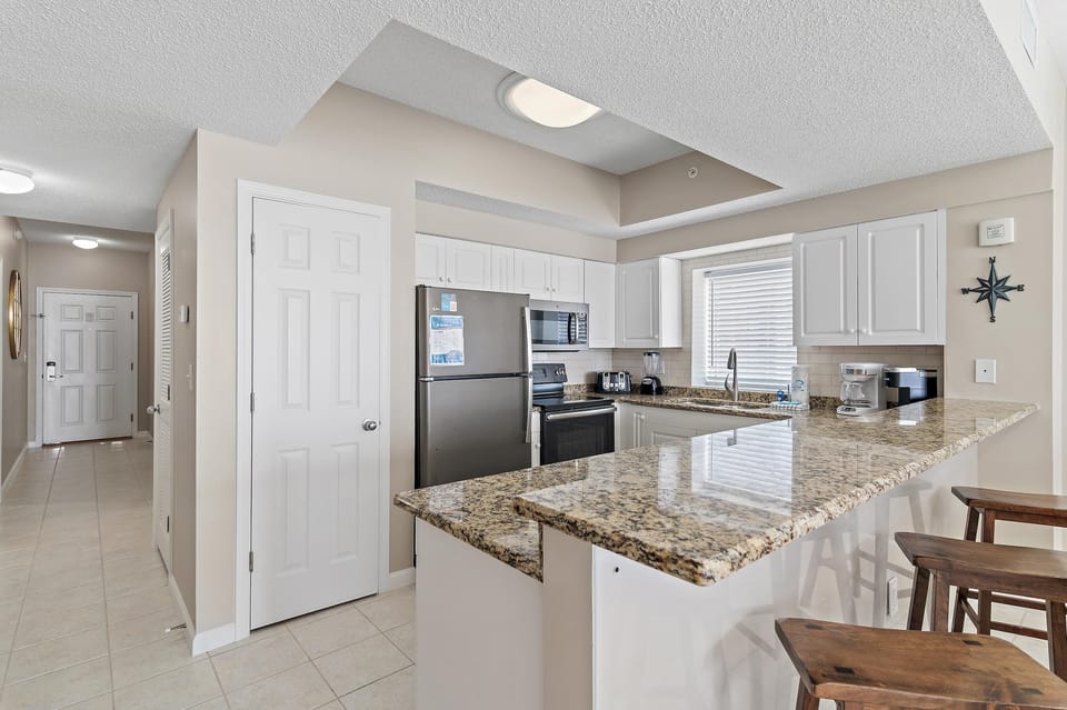 Condo, Multiple Beds (Majestic Sun 1001A) | Private kitchen | Oven, toaster